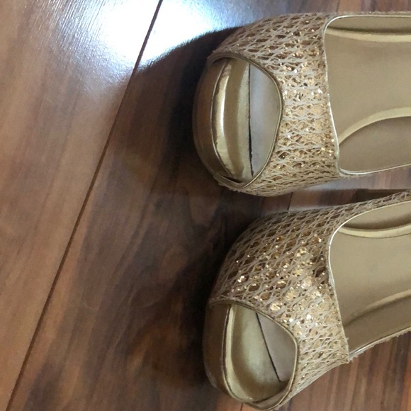 Gold heels - Picture 4 of 4